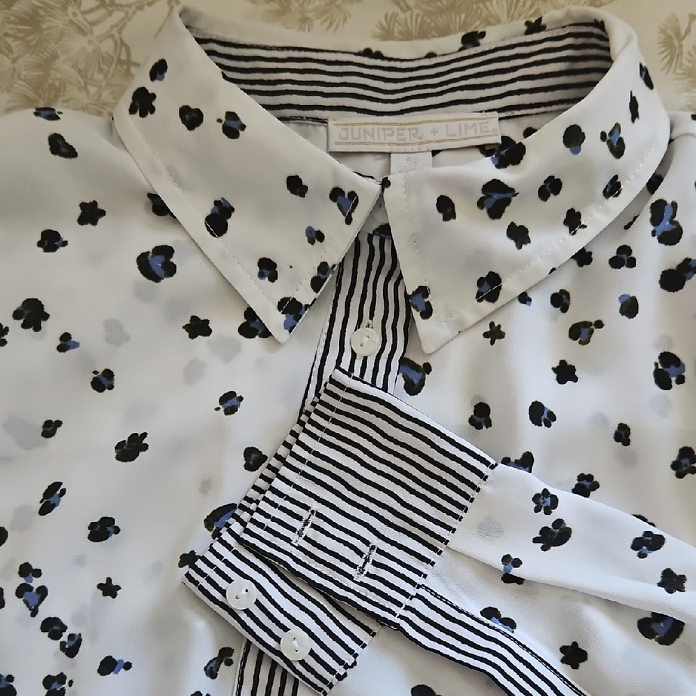 Juniper + Lime Small Stylish Animal Black and White Women's Blouse